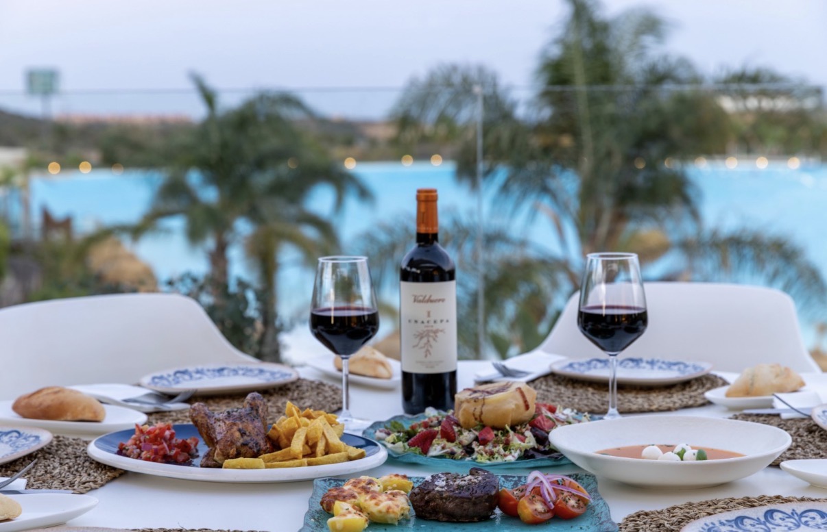 Gastronomía junto a Alcazaba Lagoon